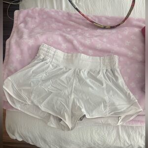 Lululemon hotty hot high rise 2.5 inch shorts